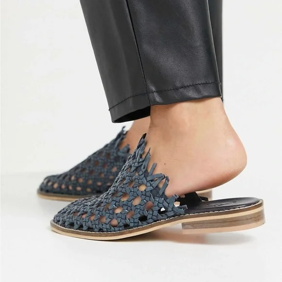 FREE PEOPLE 41 / 11 Mirage Woven Flats Leather Basket Weave Slip On Mules Navy - Picture 11 of 13